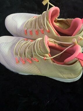 Nike women’s Lightweight Beige Sneakers with Pink Accents